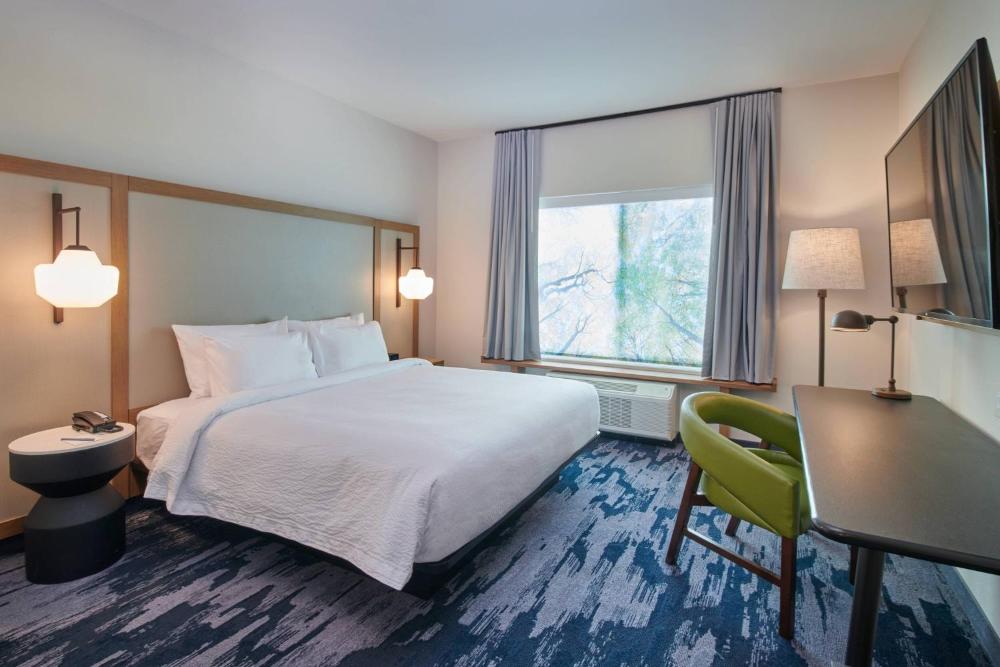 Guest Room, 1 King interior